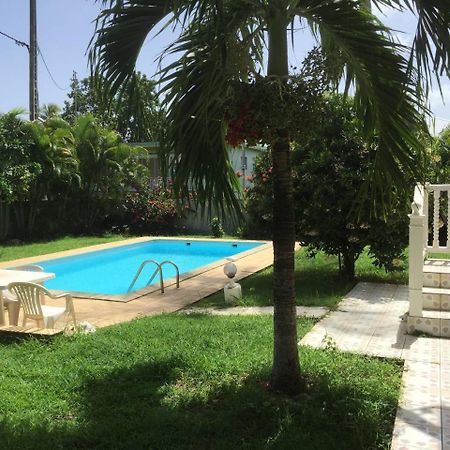 شقة T2 Tropical En Bord De Piscine A 100M De La Mer لو كاربيت المظهر الخارجي الصورة
