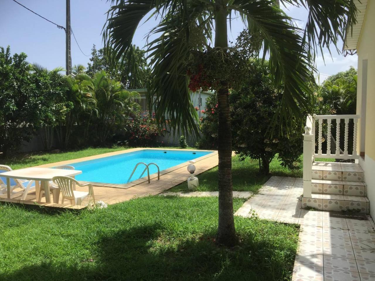 شقة T2 Tropical En Bord De Piscine A 100M De La Mer لو كاربيت المظهر الخارجي الصورة